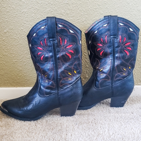 dingo Shoes - HP 🎉 Dingo Black Floral Boho Cowboy Boots